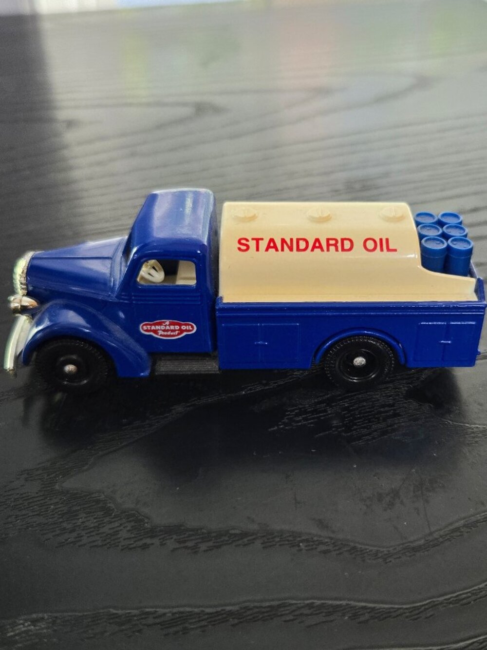 Vintage 1936 Lledo Days die cast Standard Oil 1:64 tanker truck Made in England